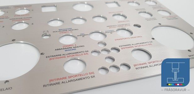 Frontplatte mit gefräster Beschriftung