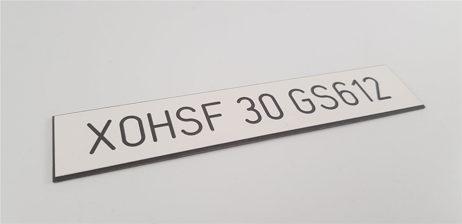 Industrieschild zur eindeutigen Gerätekennzeichnung