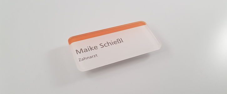 Namensschild aus Acrylglas