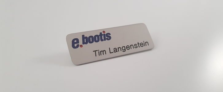Graviertes Namensschild aus Aluminium