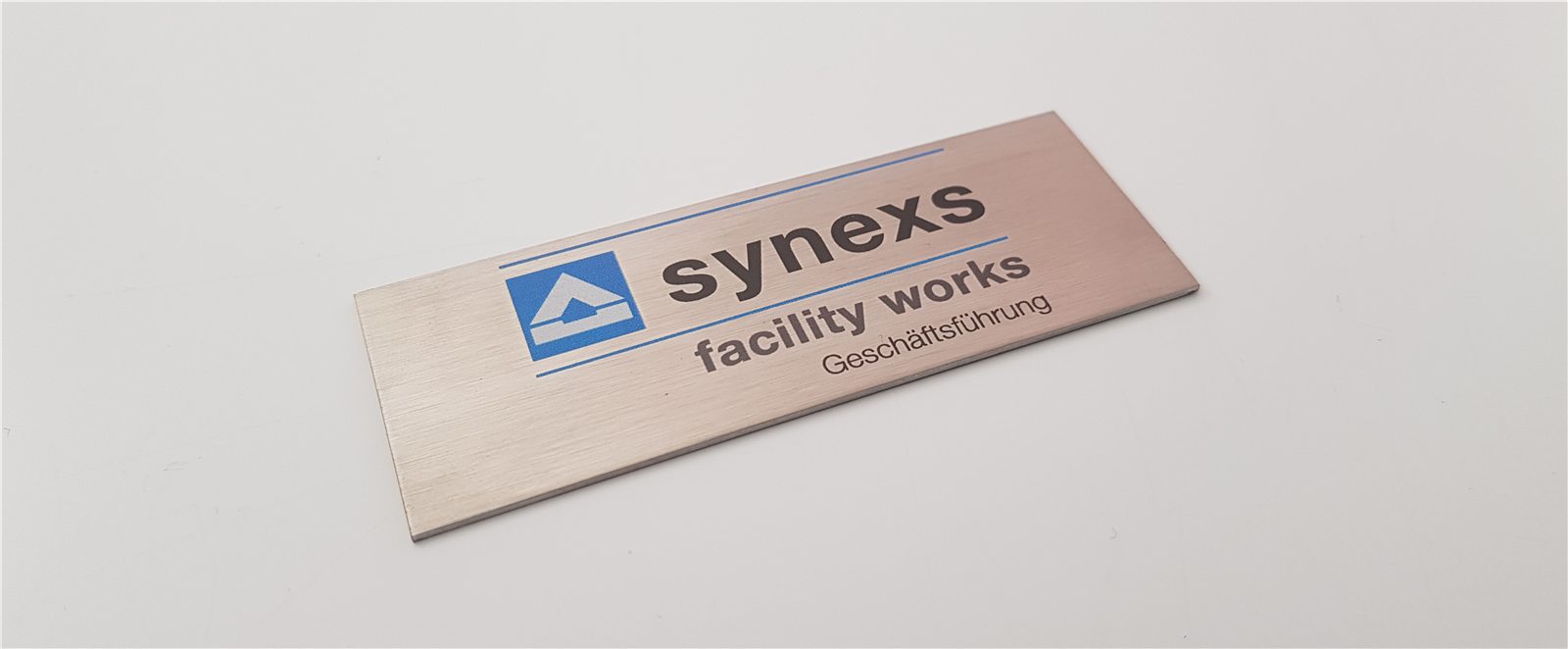 Bedrucktes Typenschild aus Edelstahl